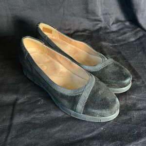 CLARKS Artisan Daelyn Hill Comfort Black Suede Wedge Loafers
